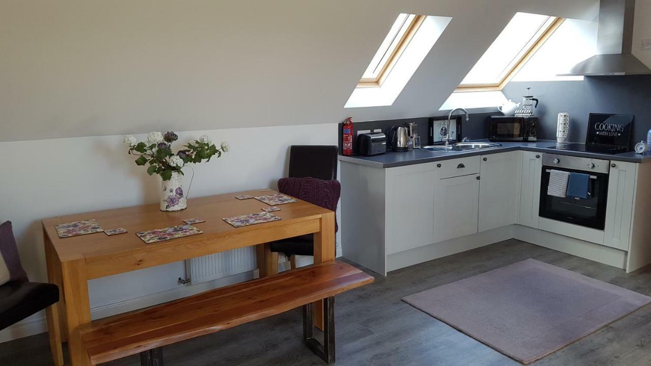 An Cois Na H-Aibhne Apartment Skeabost ภายนอก รูปภาพ